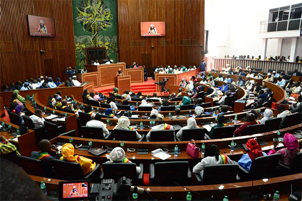 RÉUNION DE LA COMMISSION AD HOC POUR LA LEVÉE DE SON IMMUNITÉ PARLEMENTAIRE : Ndèye Saly Diop déchire les ‘’accusations’’ devant les membres