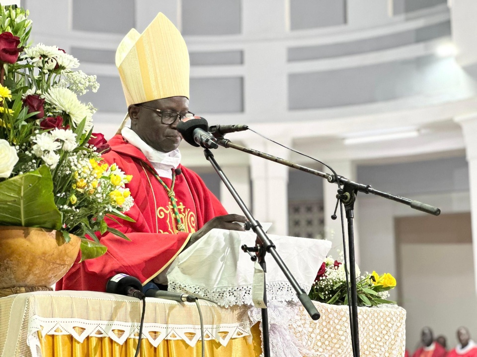 MONSEIGNEUR ANDRÉ GUEYE NOUVEL ARCHEVÊQUE DE DAKAR «Je veux placer mon épiscopat à Dakar sous le signe du service fraternel et humble tel que le Seigneur Jésus nous l’a enseigné à l’école de la Vierge Marie» MONSEIGNEUR ANDRÉ GUEYE NOUVEL ARCHEVÊQUE DE DAKAR «Je veux placer mon épiscopat à Dakar sous le signe du service fraternel et humble tel que le Seigneur Jésus nous l’a enseigné à l’école de la Vierge Marie»