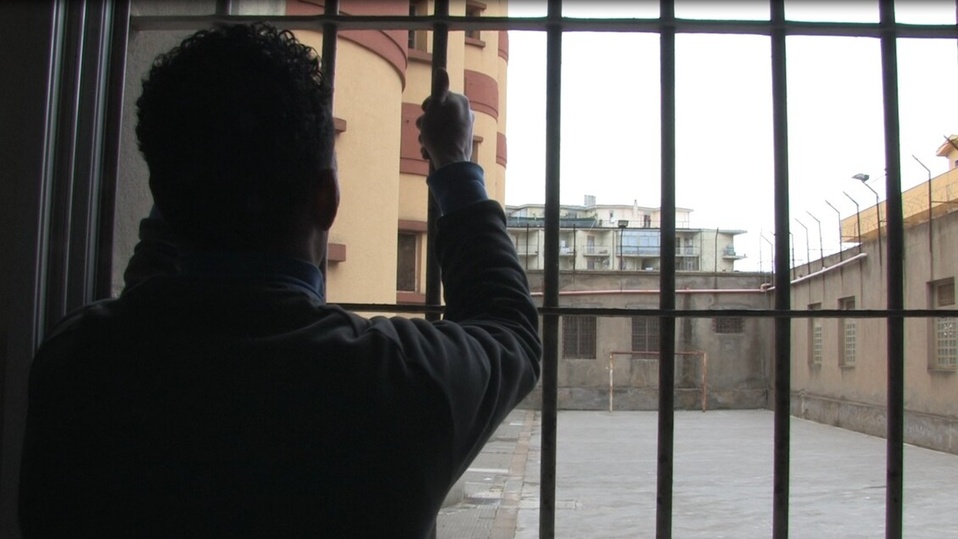 Tentative d'évasion de la prison d'Enna : Le détenu sénégalais rattrapé après une heure de recherche Tentative d'évasion de la prison d'Enna : Le détenu sénégalais rattrapé après une heure de recherche