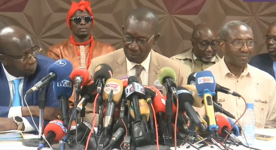 IRRÉGULARITÉS DE LA PROCÉDURE, CIBLAGE SÉLECTIF, RÈGLEMENTS DE COMPTES POLITIQUES… : La grande offensive des avocats de Farba Ngom qui dénoncent une «instrumentalisation de la justice» IRRÉGULARITÉS DE LA PROCÉDURE, CIBLAGE SÉLECTIF, RÈGLEMENTS DE COMPTES POLITIQUES… : La grande offensive des avocats de Farba Ngom qui dénoncent une «instrumentalisation de la justice»