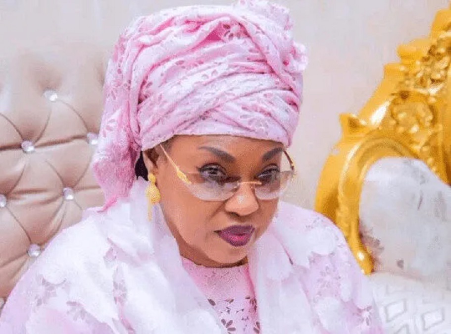 CONVOQUÉE HIER PAR LA COMMISSION D’INSTRUCTION DE LA HAUTE COUR DE JUSTICE : Ndèye Saly Diop Dieng mise en examen mais libre sous contrôle judiciaire après avoir consigné 52 millions