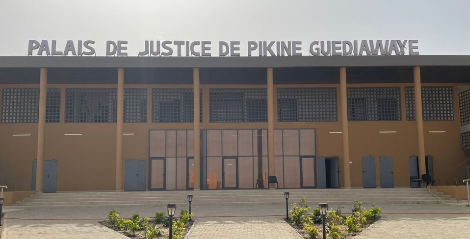 ACTES DE BARBARIE A CAMBERENE 2 : Elle brûle les parties génitales de sa fille de 8 ans avec une cuillère chaude à cause d’un jeu de sexe avec son frère de 5 ans ACTES DE BARBARIE A CAMBERENE 2 : Elle brûle les parties génitales de sa fille de 8 ans avec une cuillère chaude à cause d’un jeu de sexe avec son frère de 5 ans