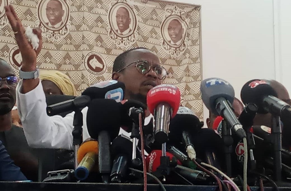 EN MISSION À COTONOU : Abdou Mbow remobilise les militants de l’Apr vivant au Bénin qui crachent sur le régime EN MISSION À COTONOU : Abdou Mbow remobilise les militants de l’Apr vivant au Bénin qui crachent sur le régime