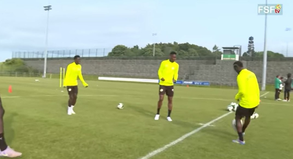 ECHOS DE LA TANIÈRE avec Mamadou Lamine Camara , Pape Matar Sarr et Cheikh Niasse ECHOS DE LA TANIÈRE avec Mamadou Lamine Camara , Pape Matar Sarr et Cheikh Niasse