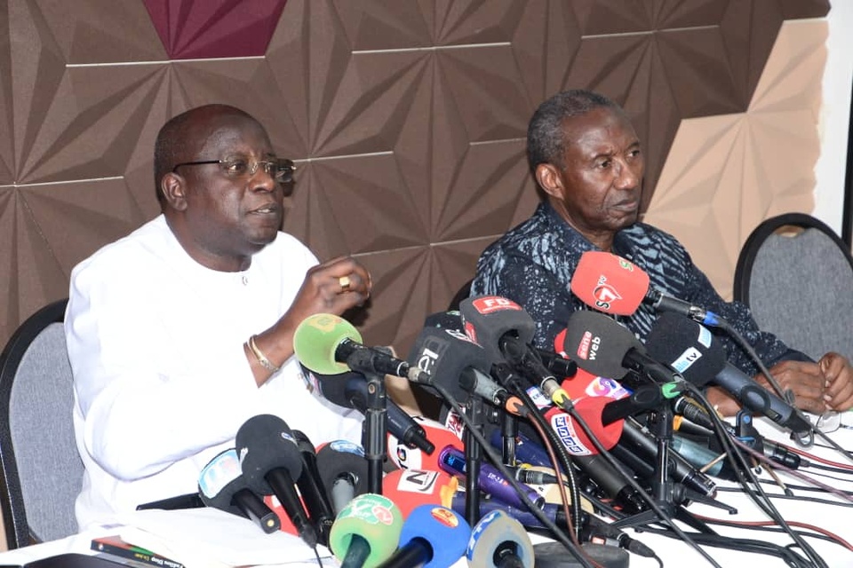 RECOURS POUR LA MAINLEVEE DES COMPTES BANCAIRES : Après quatre heures de débats entre les avocats de Farba Ngom et l’Avocat général, la Chambre d’accusation renvoie les parties au 13 juin RECOURS POUR LA MAINLEVEE DES COMPTES BANCAIRES : Après quatre heures de débats entre les avocats de Farba Ngom et l’Avocat général, la Chambre d’accusation renvoie les parties au 13 juin