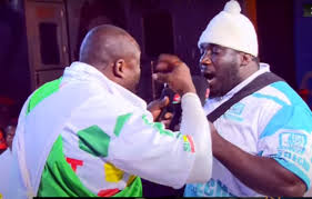 FACE À FACE ELECTRIQUE ENTRE ZARCO ET SA THIÈS AVANT LEUR COMBAT DU 22 JUIN : Un festival d’insultes, de gestes déplacés et de bousculades