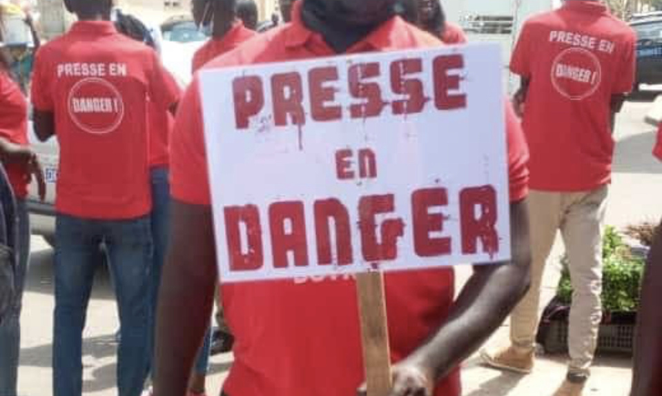JOURNÉES DE CONCERTATION SUR LES MÉDIAS ET LA COMMUNICATION : La presse sénégalaise entre survie, refondation et quête de liberté JOURNÉES DE CONCERTATION SUR LES MÉDIAS ET LA COMMUNICATION : La presse sénégalaise entre survie, refondation et quête de liberté