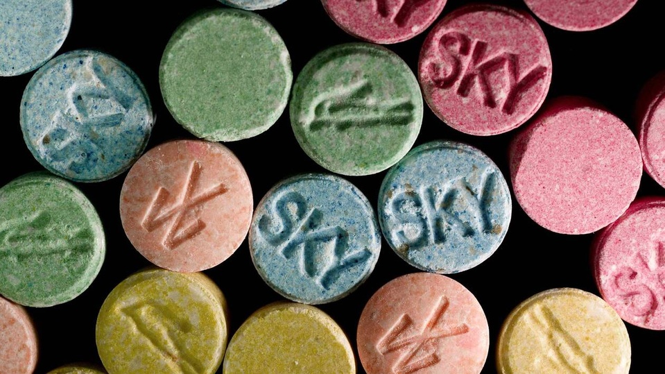 TRAFIC INTERNATIONAL DE DROGUE : Un Brésilien et un Sénégalais arrêtés en Gambie avec plus de 16.000 pilules d’ecstasy TRAFIC INTERNATIONAL DE DROGUE : Un Brésilien et un Sénégalais arrêtés en Gambie avec plus de 16.000 pilules d’ecstasy