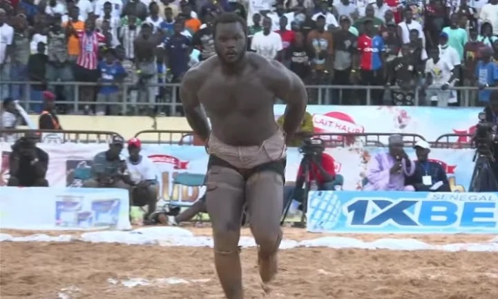 Claf : Bébé Gouy Gui s’impose contre Petit Niang et rejoint Eumeu Jr en finale