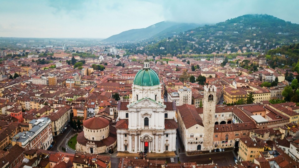 UN SENEGALAIS VOLE ET MENACE UNE VENDEUSE A BRESCIA : Arrêté, il est interdit du territoire pendant 4 ans UN SENEGALAIS VOLE ET MENACE UNE VENDEUSE A BRESCIA : Arrêté, il est interdit du territoire pendant 4 ans