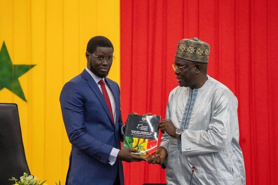 RÉFORMES POLITIQUES AU SÉNÉGAL : Le rapport du Dialogue 2025 décortique les failles du système politique et met à nu les blocages de la refondation démocratique RÉFORMES POLITIQUES AU SÉNÉGAL : Le rapport du Dialogue 2025 décortique les failles du système politique et met à nu les blocages de la refondation démocratique