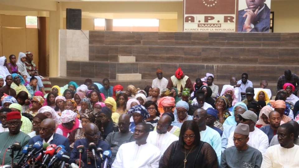 CRISE INSTITUTIONNELLE, PRECARITE SOCIALE, LIBERTES BAFOUÉES : Les cadres de l’Apr invitent l’opposition à un large front pour contrer le régime CRISE INSTITUTIONNELLE, PRECARITE SOCIALE, LIBERTES BAFOUÉES : Les cadres de l’Apr invitent l’opposition à un large front pour contrer le régime