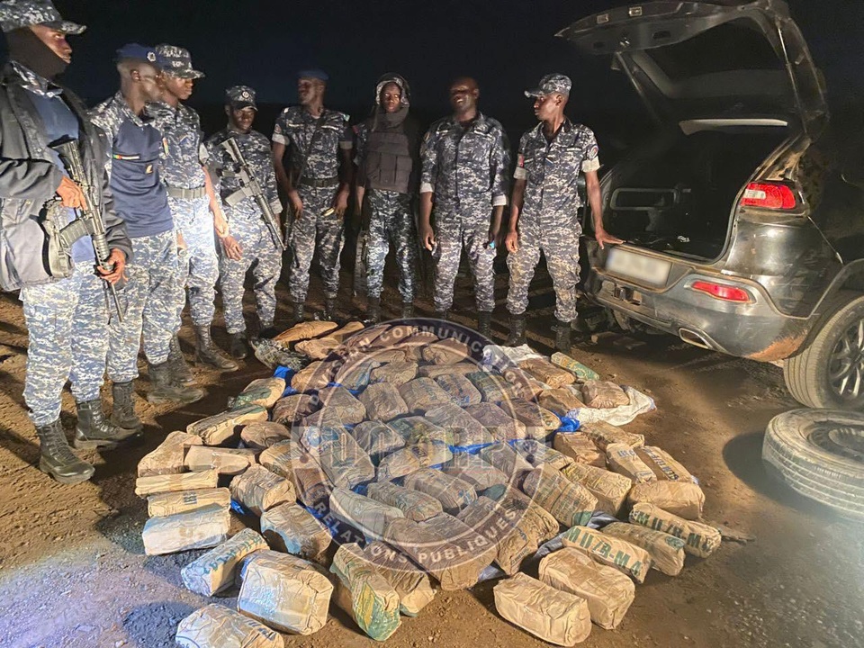 Thiès : Saisie de quatre grands sacs remplis de 92 paquets de chanvre indien Thiès : Saisie de quatre grands sacs remplis de 92 paquets de chanvre indien