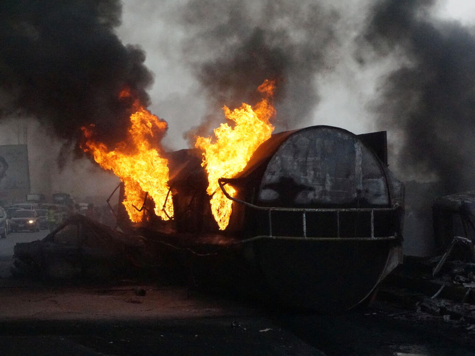 homicide involontaire dans une entreprise de la place : Un ouvrier mort brûlé en soudant les cuves de camion contenant du gasoil, un autre blessé homicide involontaire dans une entreprise de la place : Un ouvrier mort brûlé en soudant les cuves de camion contenant du gasoil, un autre blessé