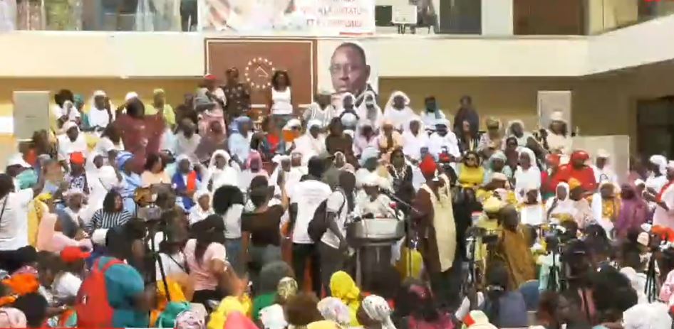 ASSEMBLEE GENERALE A LA PERMANENCE DE L’APR : Les femmes de Dakar tapent sur le régime et exigent la libération de tous les détenus politiques