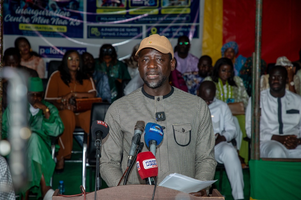 ALIOUNE DIONE À L’INAUGURATION DE L'INCUBATEUR COMMUNAL DE CAMBERENE : « Ce projet est un véritable cadre d’incubation des idées, de formation des talents locaux... » ALIOUNE DIONE À L’INAUGURATION DE L'INCUBATEUR COMMUNAL DE CAMBERENE : « Ce projet est un véritable cadre d’incubation des idées, de formation des talents locaux... »