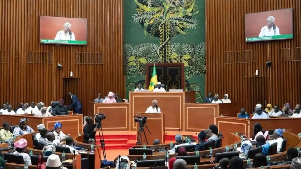 EXAMEN DU PROJET DE LOI PORTANT STATUT ET PROTECTION DES LANCEURS D’ALERTE : Beaucoup d’absences au sein de l’opposition, la majorité déroule et rend hommage à Sonko EXAMEN DU PROJET DE LOI PORTANT STATUT ET PROTECTION DES LANCEURS D’ALERTE : Beaucoup d’absences au sein de l’opposition, la majorité déroule et rend hommage à Sonko