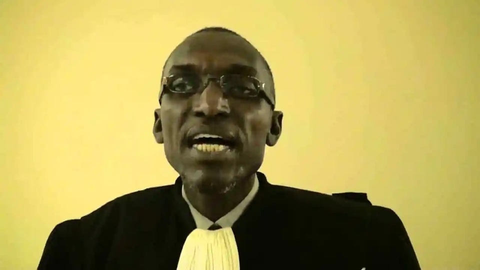 Me Aly Fall le bâtonnier de l'ordre des avocats rend visite à Badara Gadiaga Me Aly Fall le bâtonnier de l'ordre des avocats rend visite à Badara Gadiaga