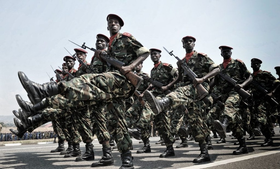 Dispositif de sécurité particulier : des centaines d’hommes de tenues escortent les Lions jusqu’à l’aéroport