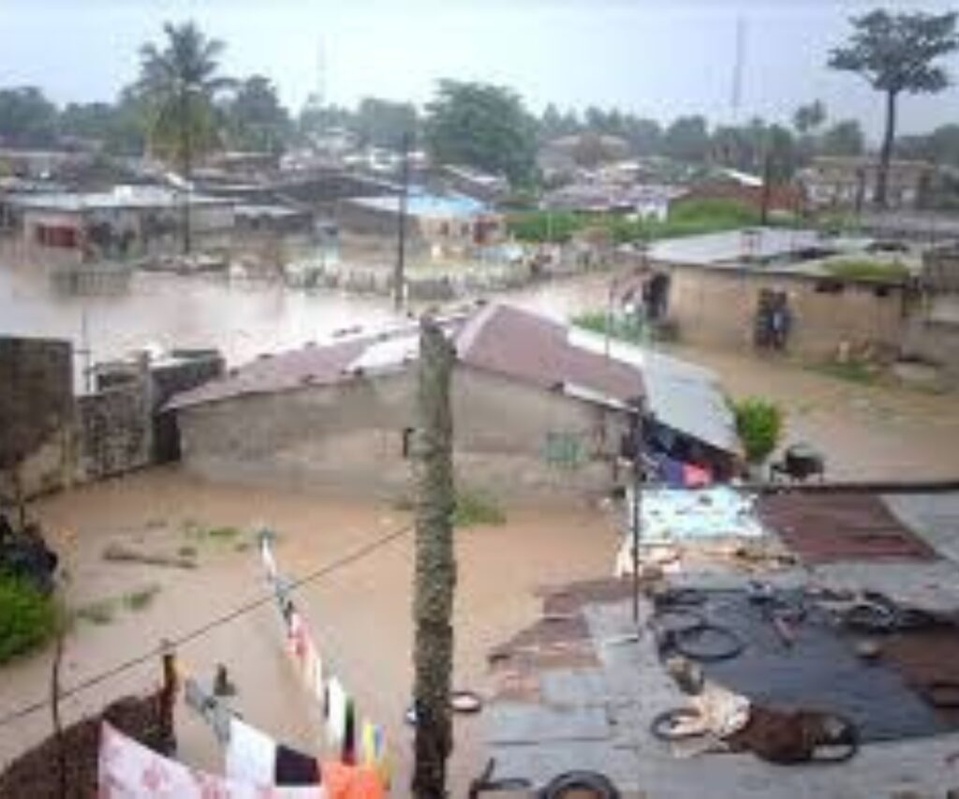 ZIGUINCHOR RAVAGÉE PAR UNE TORNADE SANS PRÉCÉDENT : La population sous le choc face à l’ampleur des destructions réclament le Pm, ancien maire de la ville ZIGUINCHOR RAVAGÉE PAR UNE TORNADE SANS PRÉCÉDENT : La population sous le choc face à l’ampleur des destructions réclament le Pm, ancien maire de la ville