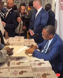 Dédicace livre de Macky Sall : les fils présents à la cérémonie