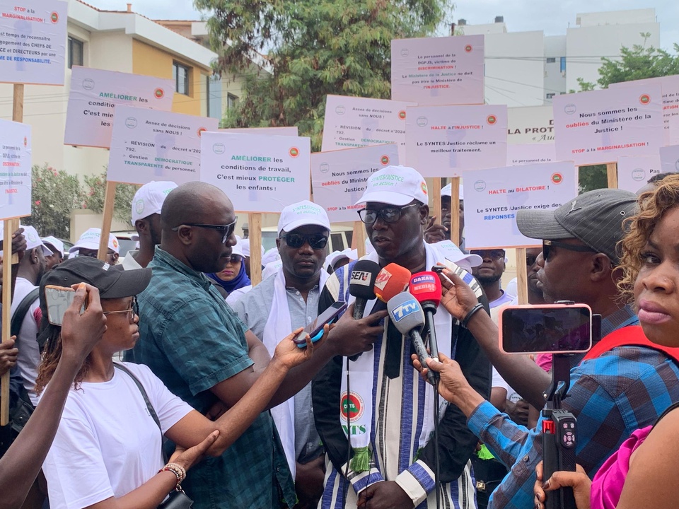 ACTE 2 DE LEUR PLAN D’ACTIONS : En sit-in devant la Dgpjs, les travailleurs en éducation spécialisée de la justice menacent d’intensifier le combat ACTE 2 DE LEUR PLAN D’ACTIONS : En sit-in devant la Dgpjs, les travailleurs en éducation spécialisée de la justice menacent d’intensifier le combat