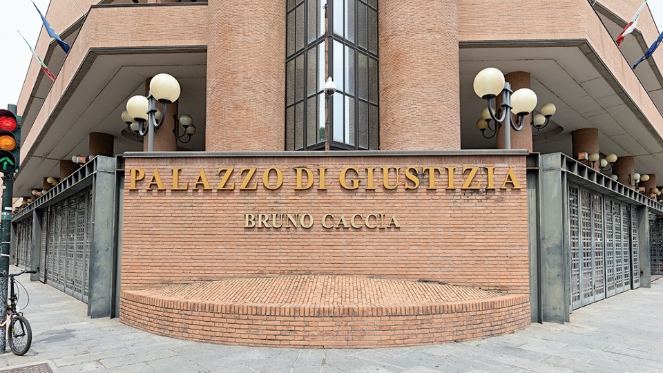 TURIN : Un jeune Sénégalais arrêté pour trafic de drogue voit son procès suspendu à cause de doutes sur son âge TURIN : Un jeune Sénégalais arrêté pour trafic de drogue voit son procès suspendu à cause de doutes sur son âge