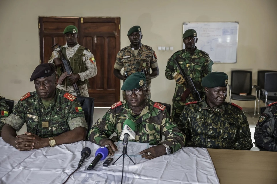 Coup d’État militaire en Guinée-Bissau, président arrêté et élections suspendues Coup d’État militaire en Guinée-Bissau, président arrêté et élections suspendues