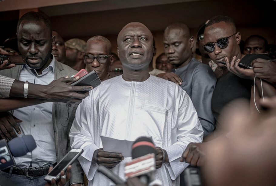 APRES 20 MOIS D’ABSENCE SUR LA SCÈNE PUBLIQUE :  Idrissa Seck refait surface en rendant une visite surprise à ‘’son fils’’ Badara Gadiaga à  Rebeuss