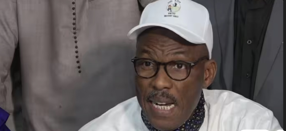 VOULANT VOYAGER EN FRANCE : Thierno Ndom Bâ bloqué à l’aéroport, gardé à vue pendant 24h avant d’être libéré sur convocation VOULANT VOYAGER EN FRANCE : Thierno Ndom Bâ bloqué à l’aéroport, gardé à vue pendant 24h avant d’être libéré sur convocation