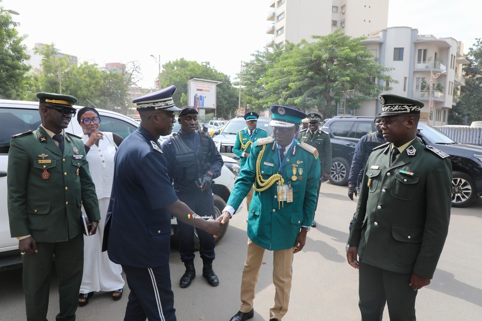 Rencontre au sommet : Mame Seydou Ndour Directeur général de la Police nationale a reçu le Directeur général des Services pénitentiaires de la Gambie Rencontre au sommet : Mame Seydou Ndour Directeur général de la Police nationale a reçu le Directeur général des Services pénitentiaires de la Gambie
