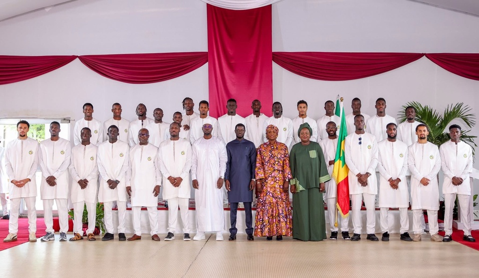 La presse “compressée” au Palais… Diomaye Faye félicite les journalistes La presse “compressée” au Palais… Diomaye Faye félicite les journalistes