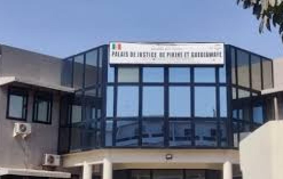 GOLF-SUD : Un footballeur arrêté pour viol et détournement d'une fille de 15 ans GOLF-SUD : Un footballeur arrêté pour viol et détournement d'une fille de 15 ans