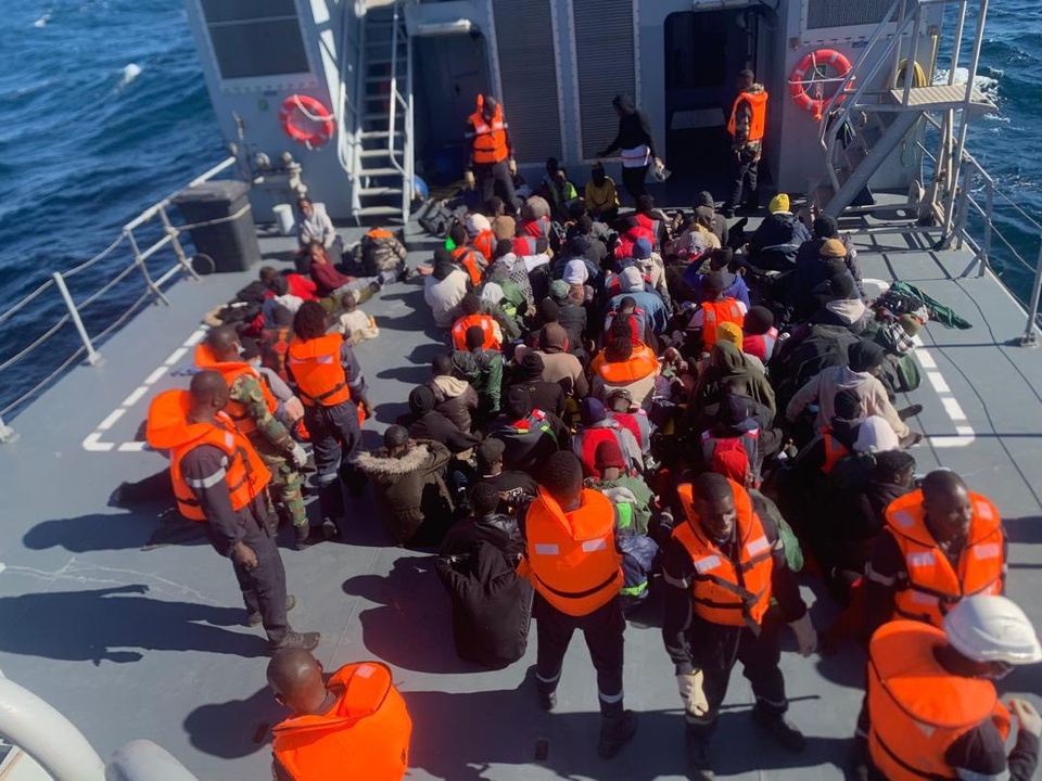 Émigration irrégulière : La Marine nationale porte secours à 93 candidats Émigration irrégulière : La Marine nationale porte secours à 93 candidats