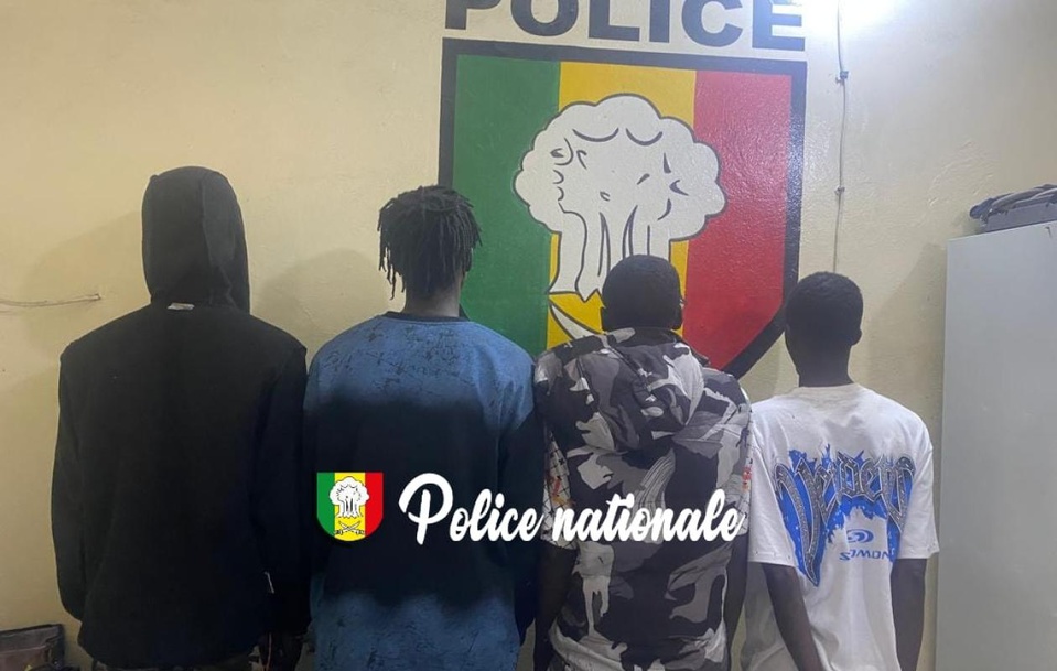 Vol à l'arraché lors du combat Général Malika-Alioune Sèye2 : La police arrête 4 personnes Vol à l'arraché lors du combat Général Malika-Alioune Sèye2 : La police arrête 4 personnes