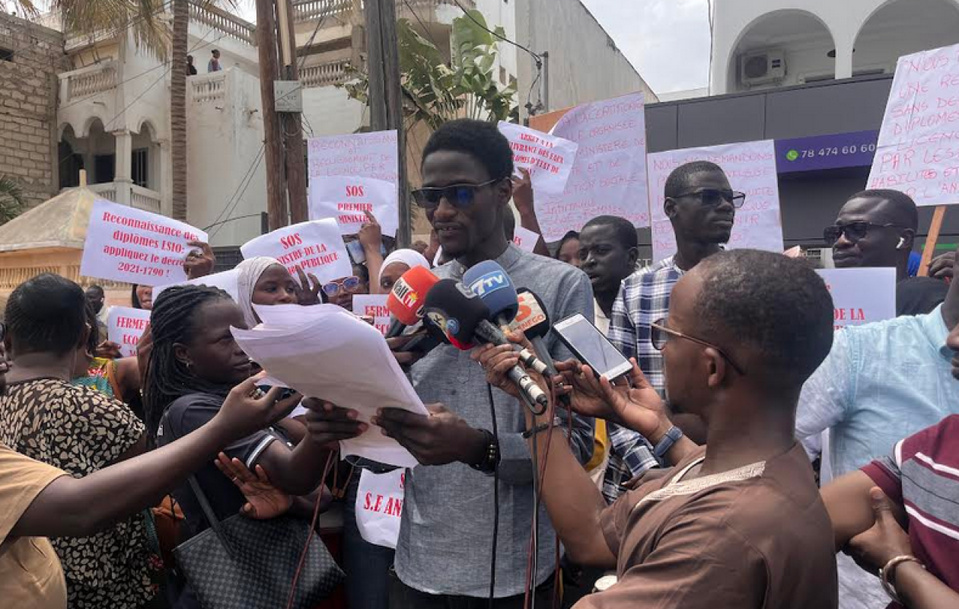 CERTIFICATION DES ASSISTANTS INFIRMIERS AU SENEGAL : Des centaines d’élèves bloqués, un système à bout de souffle CERTIFICATION DES ASSISTANTS INFIRMIERS AU SENEGAL : Des centaines d’élèves bloqués, un système à bout de souffle