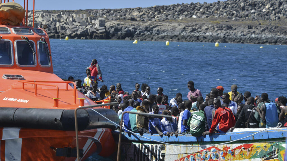 283 MIGRANTS DEBARQUENT A EL HIERRO : L’exode depuis la Gambie s’intensifie aux premiers jours de 2026 283 MIGRANTS DEBARQUENT A EL HIERRO : L’exode depuis la Gambie s’intensifie aux premiers jours de 2026