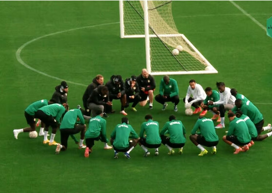 ECHOS DE TANGER / LIONS DE RETOUR AUX AFFAIRES CE DIMANCHE SOUS LA PLUIE : 16 joueurs à l’entraînement, Lamine Camara encore à l’infirmerie