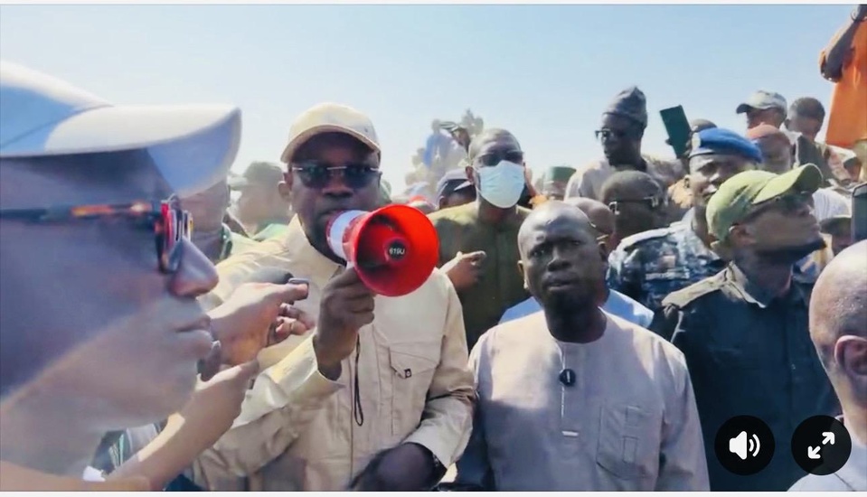 CAMPAGNE DE COMMERCIALISATION DE ARACHIDIÈRE : À Kaolack, l’État sort le chéquier, la Sonacos passe à 450.000 tonnes et Sonko tance les opérateurs privés CAMPAGNE DE COMMERCIALISATION DE ARACHIDIÈRE : À Kaolack, l’État sort le chéquier, la Sonacos passe à 450.000 tonnes et Sonko tance les opérateurs privés