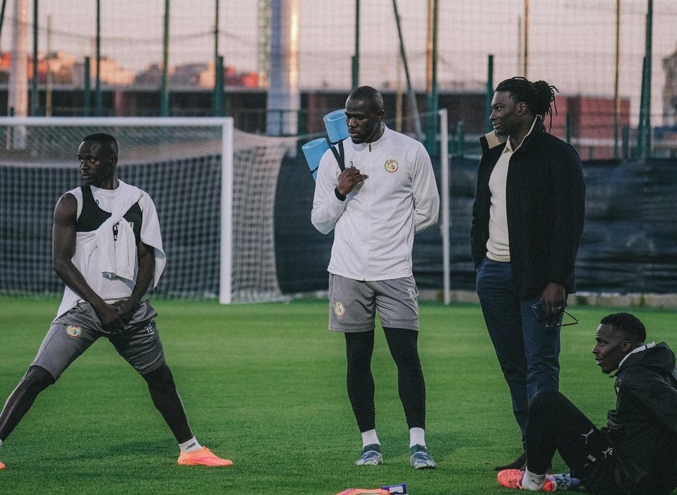 Bafétimbi Gomis au chevet des Lions à Tanger Bafétimbi Gomis au chevet des Lions à Tanger
