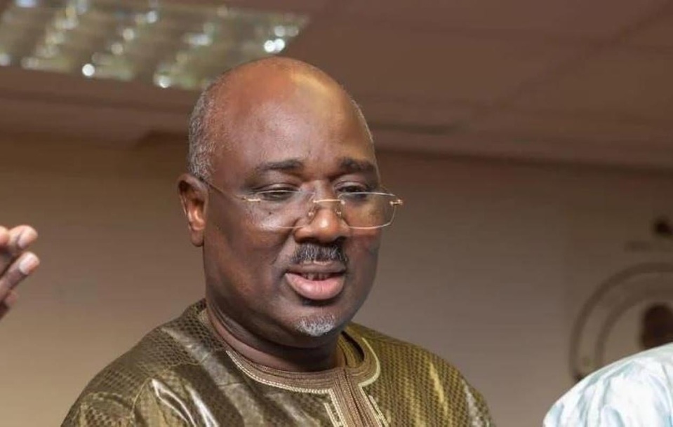 Proches de Farba face à la presse