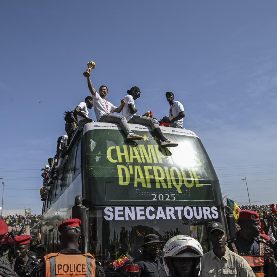 PARADE STRATOSPHÉRIQUE DES CHAMPIONS D’AFRIQUE : Dakar en transe derrière les Lions, de la Patte d’Oie au palais de la République