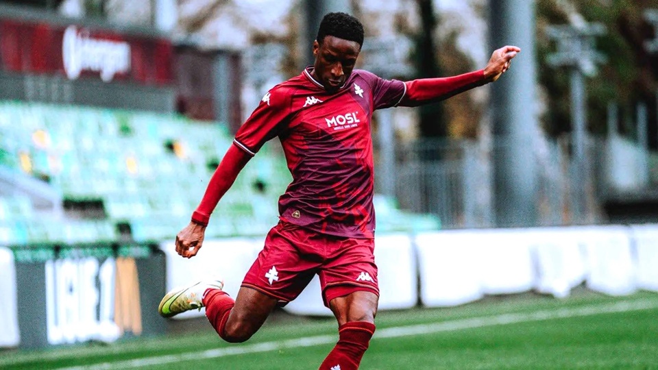 DIX ANS APRES, LE PARI DU CŒUR : Bouna Sarr fait son grand retour au FC Metz DIX ANS APRES, LE PARI DU CŒUR : Bouna Sarr fait son grand retour au FC Metz