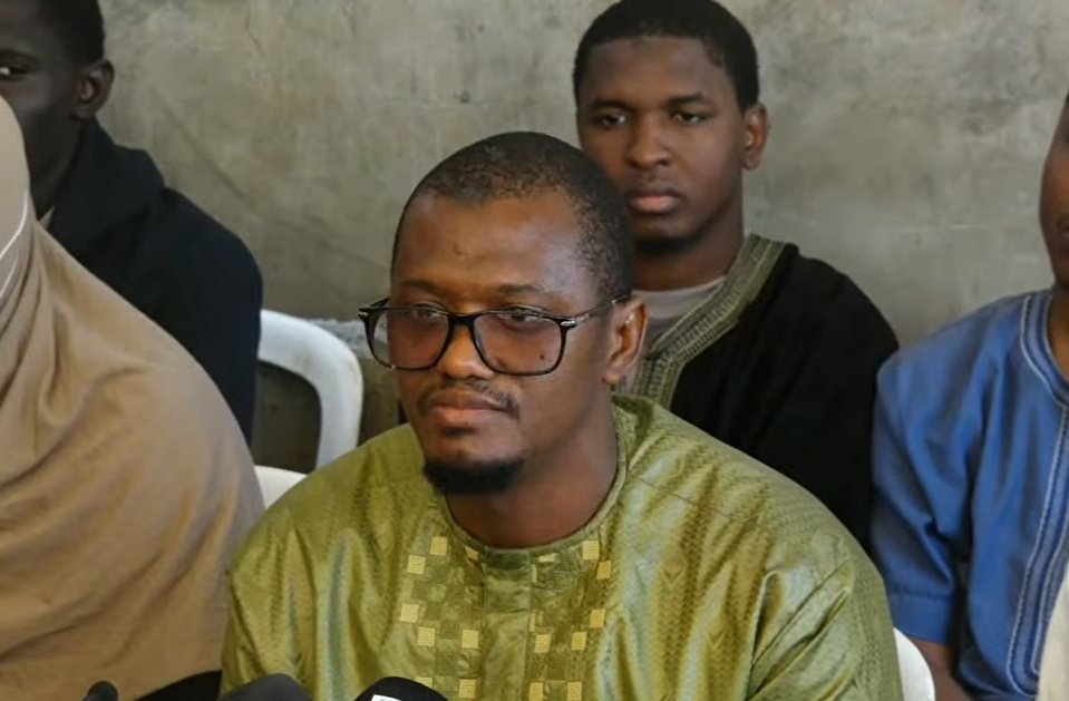 DECES D’ABDOULAYE BA : LA FAMILLE TEMOIGNE DANS LA FOI, LA DIGNITE ET L’EMOTION "Que les autorités judiciaires nous disent comment Abdoulaye Ba a perdu la vie" DECES D’ABDOULAYE BA : LA FAMILLE TEMOIGNE DANS LA FOI, LA DIGNITE ET L’EMOTION "Que les autorités judiciaires nous disent comment Abdoulaye Ba a perdu la vie"