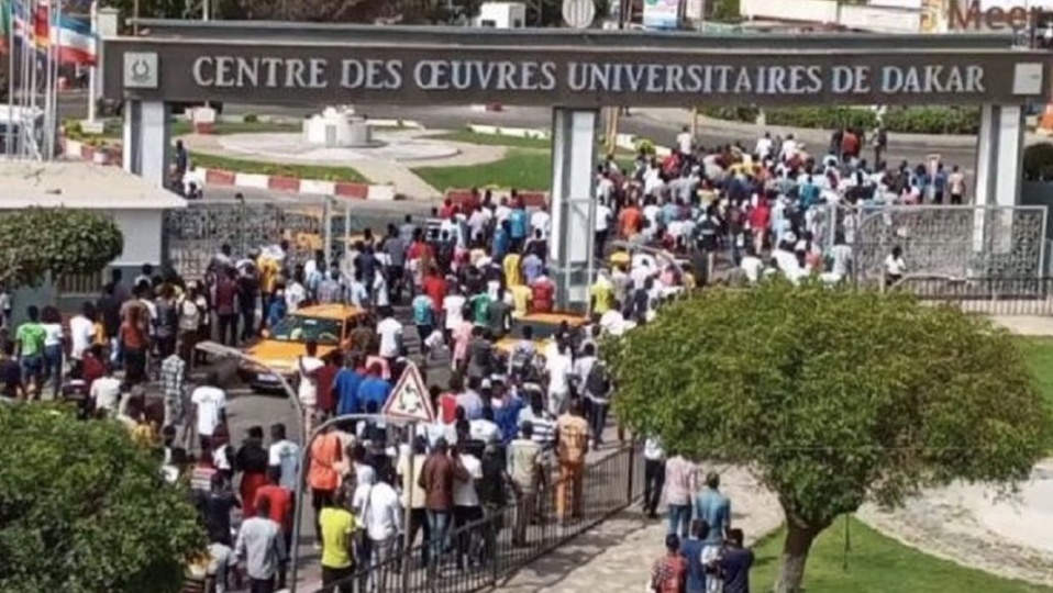 SACCAGES À L'UCAD : LES  500 MILLIONS DE FCFA QUI FACHENT Les étudiants déchirent la rapport du Coud et chargent les FDS ​