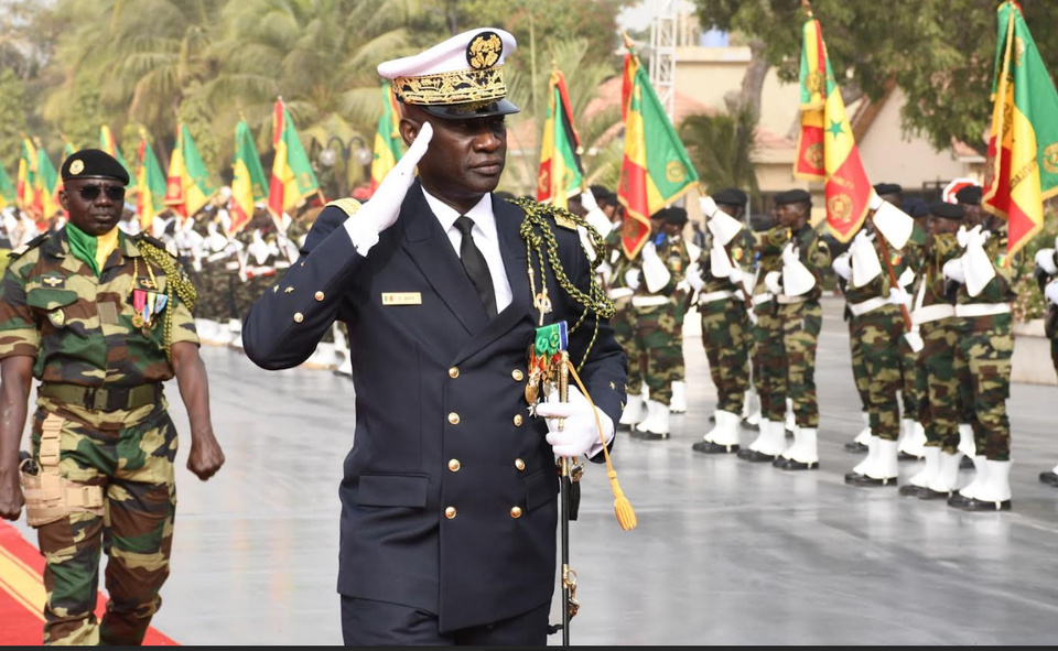 PREMIER CEMGA ISSU DE LA MARINE NATIONALE : Le Vice-amiral d’Escadre Oumar Wade prend le commandement des Armées sénégalaises PREMIER CEMGA ISSU DE LA MARINE NATIONALE : Le Vice-amiral d’Escadre Oumar Wade prend le commandement des Armées sénégalaises