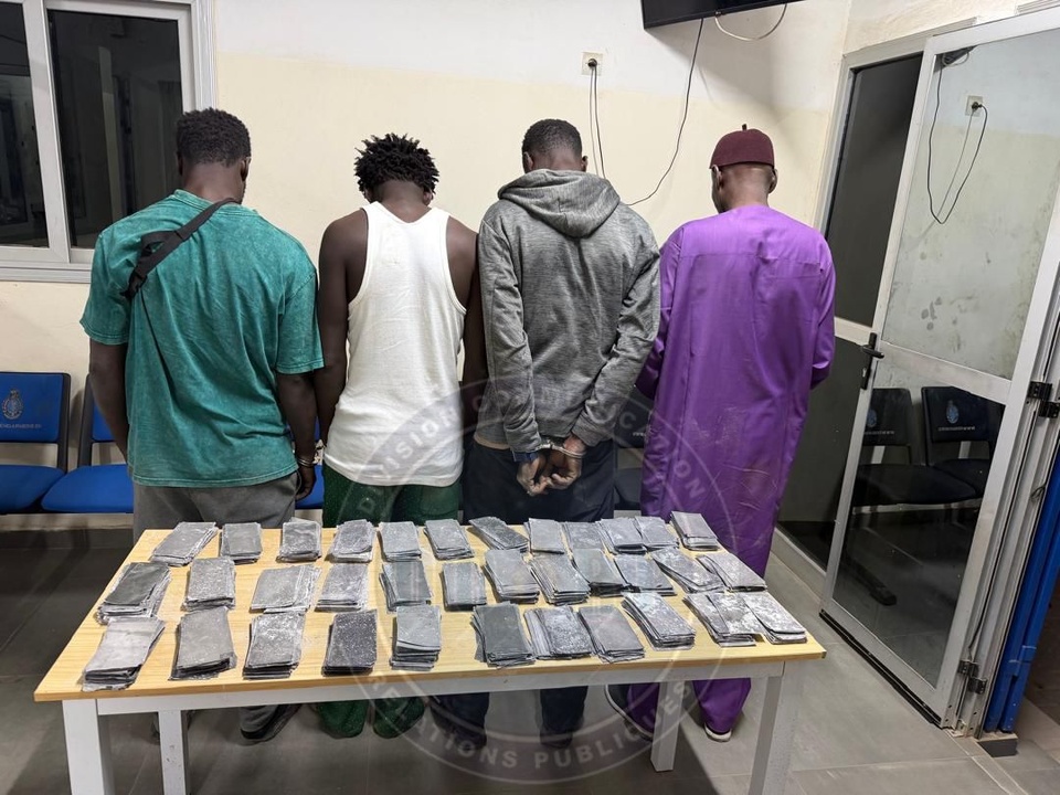 2 milliards en faux billets : un policier à la retraite à la tête de la bande 2 milliards en faux billets : un policier à la retraite à la tête de la bande