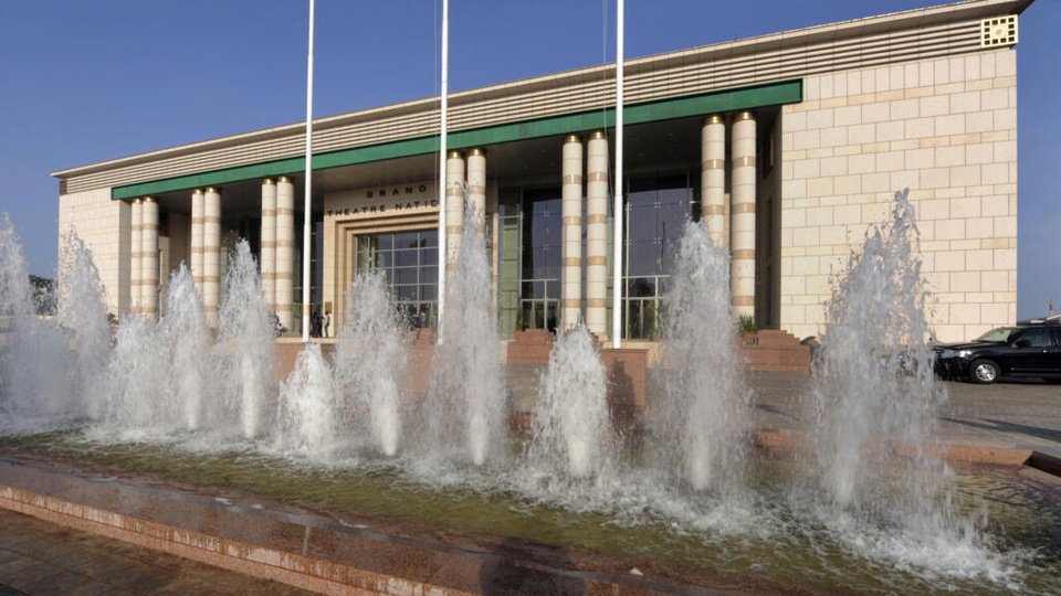 Le Grand Théâtre national condamné à payer plus de 10 briques