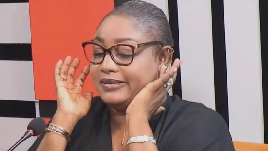 CONVOQUÉE À LA SECTION DE RECHERCHES DE COLOBANE : Aïssatou Diop Fall accuse Ousmane Sonko d’être à l’origine de ses ennuis judiciaires