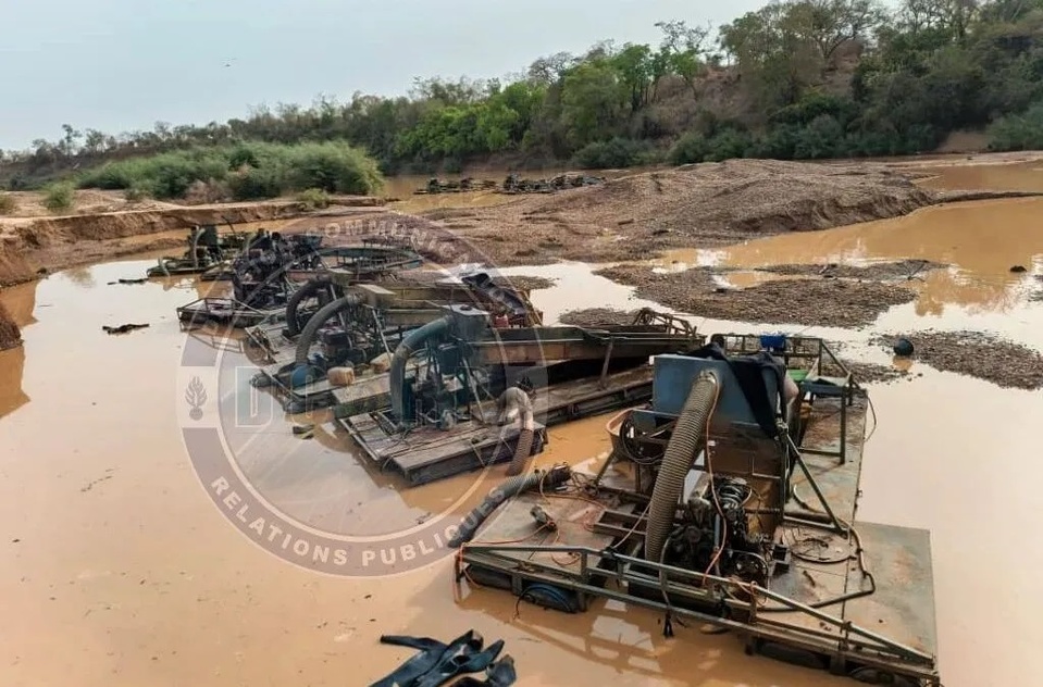 Macina Moussala, dans le Saraya, également : la gendarmerie fait fort avec les orpailleurs clandestins Macina Moussala, dans le Saraya, également : la gendarmerie fait fort avec les orpailleurs clandestins